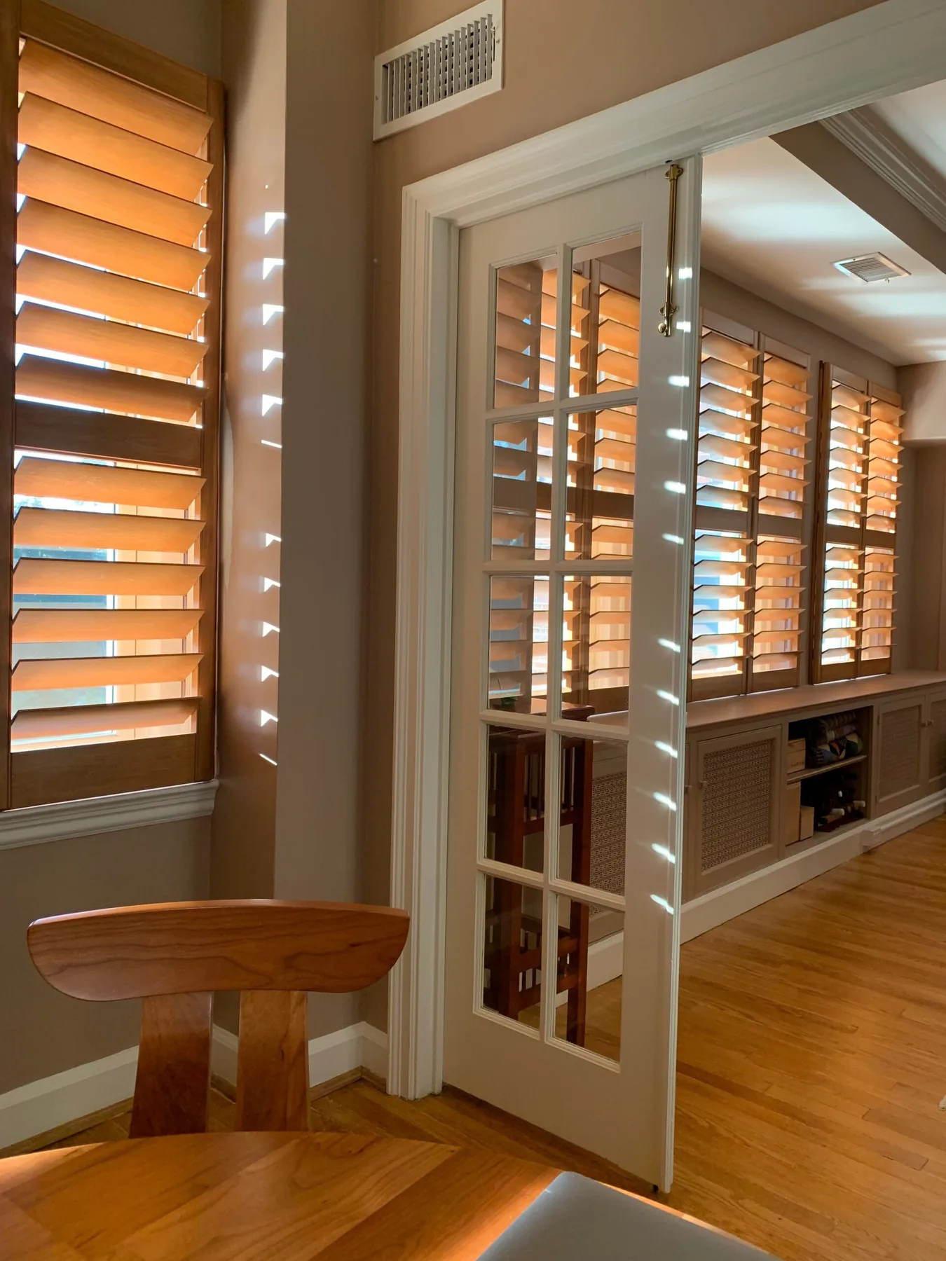 Stained Divider rail Hidden tilt
