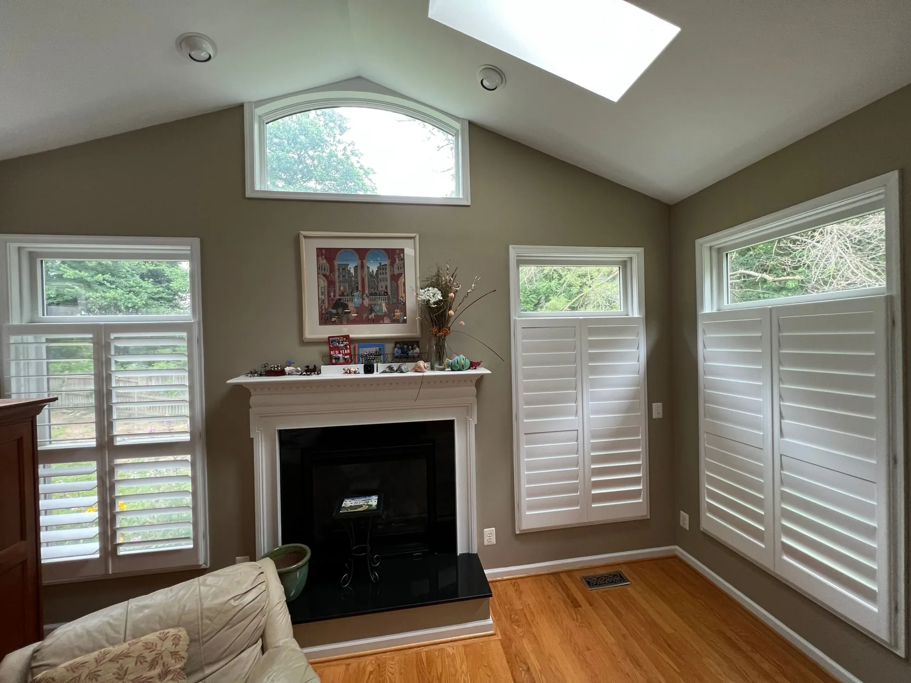 Divider rail with Hidden tilt